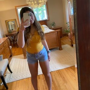 HOLLISTER YELLOW CROP TOP LACED XS